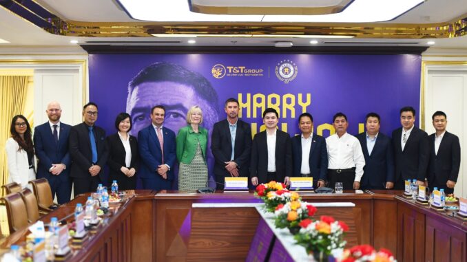 Hanoi FC officially introduce Harry Kewell